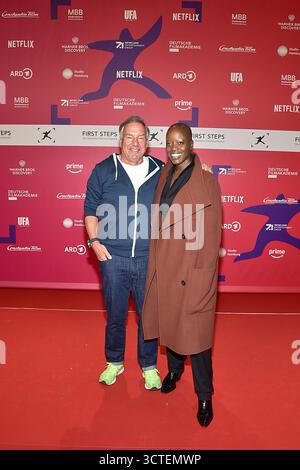 FIRST STEPS Awards 2025 Nico Hofmann, Florence Kasumba Ankunft zur Verleihung der FIRST STEPS Awards 2025 Theater des Westens a Berlino AM 06.10.2025 *** FIRST STEPS Awards 2025 Nico Hofmann, Florence Kasumba arrivo ai FIRST STEPS Awards 2025 Theater des Westens a Berlino il 06 10 2025 Photopress Mueller Foto Stock