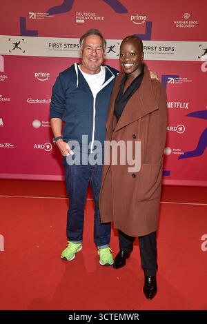 FIRST STEPS Awards 2025 Nico Hofmann, Florence Kasumba Ankunft zur Verleihung der FIRST STEPS Awards 2025 Theater des Westens a Berlino AM 06.10.2025 *** FIRST STEPS Awards 2025 Nico Hofmann, Florence Kasumba arrivo ai FIRST STEPS Awards 2025 Theater des Westens a Berlino il 06 10 2025 Photopress Mueller Foto Stock