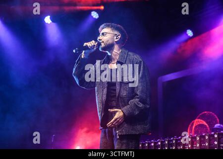 Milano, Italia. 6 ottobre 2025. Fabrique, Milano, Italia, 06 ottobre 2025, Rocco Hunt durante Rocco Hunt - Concerto musicale Credit: Live Media Publishing Group/Alamy Live News Foto Stock
