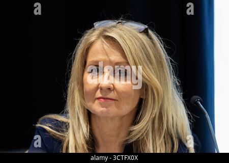 Manchester, Regno Unito. 6 OTTOBRE 2025. Esther McVey, deputata per Tatton, il secondo giorno della Conferenza del Partito Conservatore al Manchester Central Convention Center. Credito Milo Chandler/Alamy Live News Foto Stock