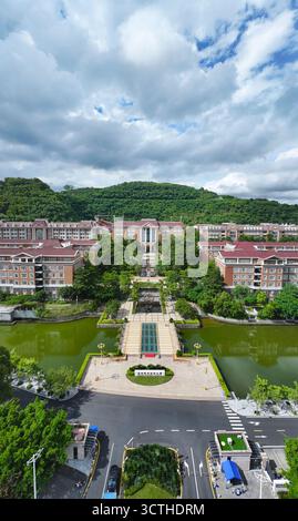 Fotografia aerea del campus di Liuxiandong dell'Università tecnica e professionale di Shenzhen nel distretto di Nanshan, Shenzhen Foto Stock