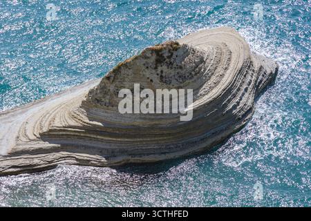 Roccia su Capo Drastis all'estremità nord-occidentale dell'isola greca di Corfù Foto Stock