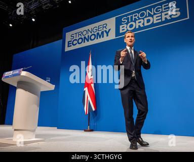 Manchester, Regno Unito. 7 ottobre 2025. Manchester, Regno Unito. 7 ottobre 2025. Chris Philip parlamentare Conservative Shadow Home Secretary parla alla MANCHESTER Conservative Conference, 2025 foto: Garyrobertsphotography Credit: GaryRobertsphotography/Alamy Live News Foto Stock
