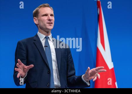 Manchester, Regno Unito. 7 ottobre 2025. Manchester, Regno Unito. 7 ottobre 2025. Chris Philip parlamentare Conservative Shadow Home Secretary parla alla MANCHESTER Conservative Conference, 2025 foto: Garyrobertsphotography Credit: GaryRobertsphotography/Alamy Live News Foto Stock