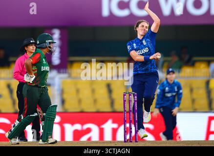 Guwahati, India. 7 ottobre 2025. NAT Sciver Brunt (Capitano) dell'Inghilterra durante la partita di Coppa del mondo femminile ICC England Women vs Bangladesh Women all'ACA Barsapara Cricket Stadium, Guwahati, Assam/ India, 7 ottobre 2025 (foto di Shubhajit Roy Karmakar/News Images) a Guwahati, India, il 7/10/2025. (Foto di Shubhajit Roy Karmakar/News Images/Sipa USA) credito: SIPA USA/Alamy Live News Foto Stock