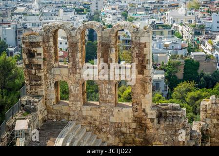 Odeon di Erode Attico nell'Acropoli, rovine dell'antica cittadella nella città di Atene, in Grecia Foto Stock
