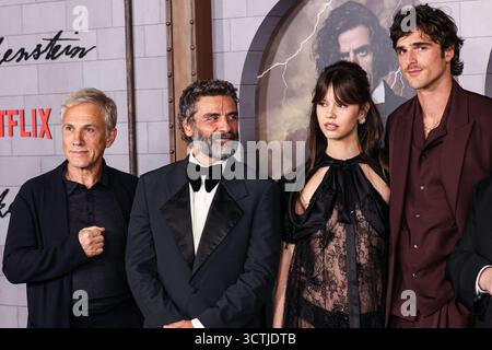 MIRACLE MILE, LOS ANGELES, CALIFORNIA, USA - 06 OTTOBRE: L'attore e regista austriaco e tedesco Christoph Waltz, l'attore guatemalteco-americano Oscar Isaac, l'attrice inglese, produttrice e scrittrice mia Goth che indossa Dior con scarpe di Paris Texas e gioielli di Tiffany and Co. E l'attore australiano Jacob Elordi arrivano alla premiere di Los Angeles del 'Frankenstein' di Netflix tenutasi all'Academy Museum of Motion Pictures il 6 ottobre 2025 a Miracle Mile, Los Angeles, California, Stati Uniti. (Foto di Xavier Collin/Image Press Agency) Foto Stock