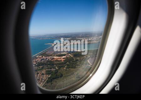 Istres, Francia. 6 ottobre 2025. Esercizio di rifornimento aria-aria nell'aeronautica militare francese A330 MRTT durante la missione VOLFA alla base 125 di Istres. Diversi paesi, tra cui Francia, Italia, Grecia e Regno Unito, parteciparono a questa esercitazione militare, il 6 ottobre 2025, a Istres, in Francia. Foto di Arnoux Thomas/ABACAPRESS.COM credito: Abaca Press/Alamy Live News Foto Stock