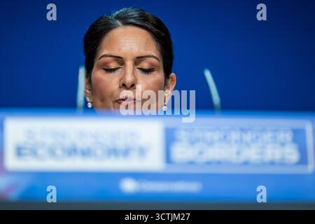 Manchester, Regno Unito. 7 ottobre 2025. Dame Priti Patel, Ministro degli Esteri ombra, ha parlato alla Conferenza del Partito Conservatore del 2025. Crediti: Neil Terry/Alamy Live News Foto Stock