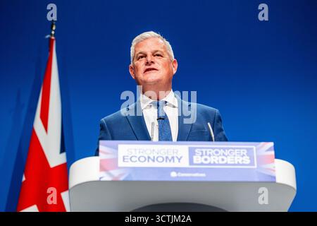 Manchester, Regno Unito. 7 ottobre 2025. Stuart Andrew, Segretario di Stato ombra per la salute, parla alla Conferenza del Partito Conservatore 2025. Crediti: Neil Terry/Alamy Live News Foto Stock