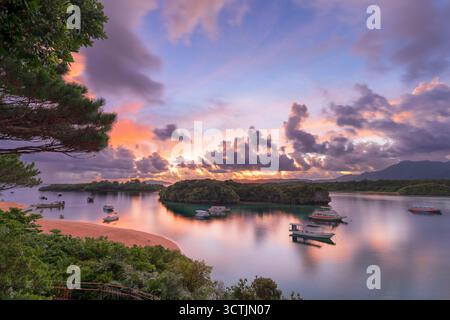 Ishigaki, Giappone, dalla splendida baia di Kabira all'alba. Foto Stock