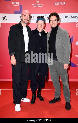 Fridolin Sandmeyer, Merlin Sandmeyer und Gast bei der 26. Verleihung der First Steps Awards 2025 al Theater des Westens. Berlino, 06.10.2025 *** Fridolin Sandmeyer, Merlin Sandmeyer e ospite alla 26° presentazione dei First Steps Awards 2025 al Theater des Westens di Berlino, 06 10 2025 foto:Xn.xKubelkax/xFuturexImagex Steps 5140 Foto Stock
