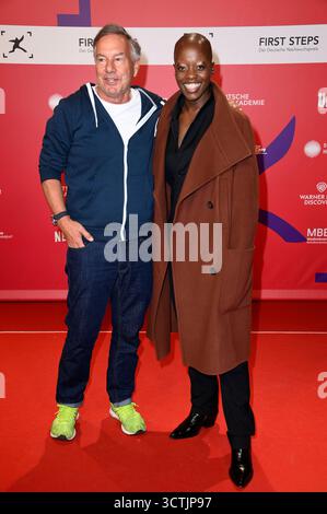Nico Hofmann und Florence Kasumba bei der 26. Verleihung der First Steps Awards 2025 al Theater des Westens. Berlino, 06.10.2025 *** Nico Hofmann e Florence Kasumba alla 26° presentazione dei First Steps Awards 2025 al Theater des Westens di Berlino, 06 10 2025 foto:Xn.xKubelkax/xFuturexImagex Steps 5328 Foto Stock