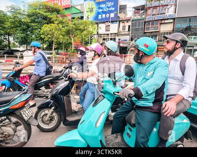 Vietnam, Hanoi, Vinfast moto taxi Foto Stock
