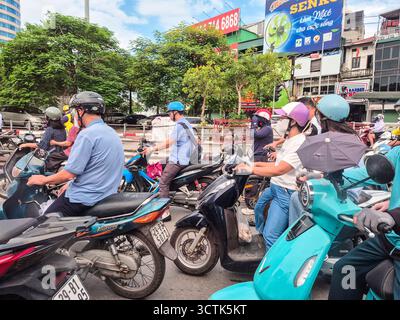 Vietnam, Hanoi, Vinfast moto taxi Foto Stock