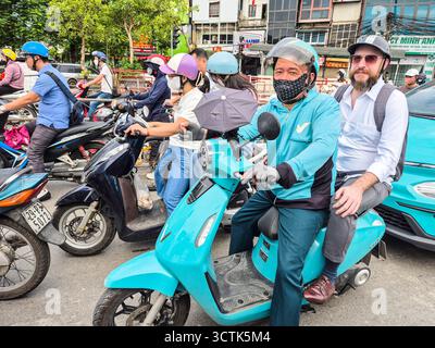 Vietnam, Hanoi, Vinfast moto taxi Foto Stock