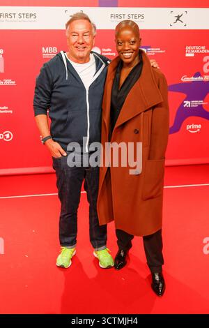 Verleihung der First Steps Awards a Berlino Berlino, 06.10.2025 Nico Hofmann und Florence Kasumba bei der Verleihung der First Steps Awards iim Theater des Westens a Berlino *** cerimonia di premiazione First Steps a Berlino Berlino Berlino, 06 10 2025 Nico Hofmann e Florence Kasumba alla cerimonia di premiazione First Steps al Theater des Westens di Berlino Copyright: xMatthiasxGränzdörferx Foto Stock