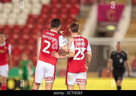 Joe Rafferty di Rotherham United e Jack Holmes di Rotherham United guardano durante il Vertu Trophy Northern Group e Match Rotherham United vs Oldham Athletic al New York Stadium, Rotherham, Regno Unito, 7 ottobre 2025 (foto di Seth Rose/News Images) in, il 7/7/10/2025. (Foto di Seth Rose/News Images/Sipa USA) credito: SIPA USA/Alamy Live News Foto Stock