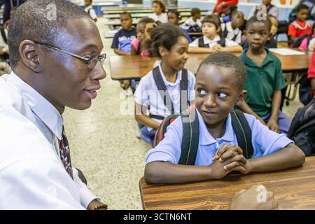 Miami Florida,Little Haiti,Little River Water Elementary,Red Ribbon Week,programmi antidroga e assemblee,non violence Project USA speaker,Student st Foto Stock