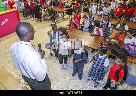 Miami Florida,Little Haiti,Little River Water Elementary,Red Ribbon Week,programmi antidroga e assemblee,non violence Project USA speaker,Student st Foto Stock