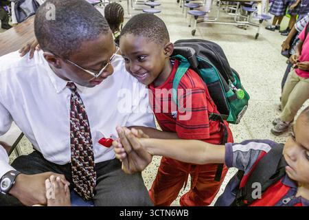 Miami Florida,Little Haiti,Little River Water Elementary,Red Ribbon Week,programmi antidroga e assemblee,non violence Project USA speaker,Student st Foto Stock