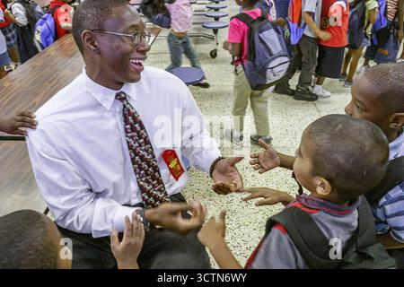 Miami Florida,Little Haiti,Little River Water Elementary,Red Ribbon Week,programmi antidroga e assemblee,non violence Project USA speaker,Student st Foto Stock