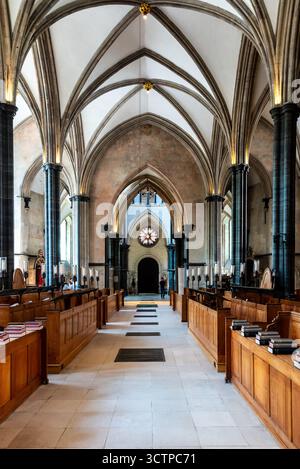Londra, Regno Unito 10 luglio 2025 interno della chiesa medievale del Tempio di Londra, dove nacquero la Magna carta e la common law Foto Stock