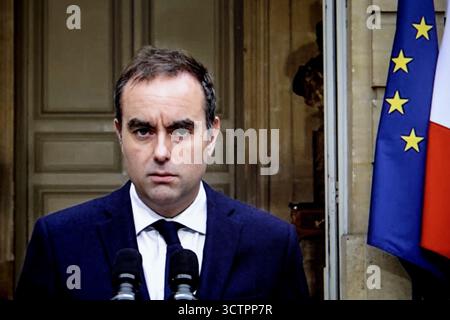Saint Ouen, Parigi, Francia. 8 ottobre 2025. Discorso televisivo di Sébastien Lecornu, primo ministro, nel cortile del HÃ de Matignon. (Credit Image: © Sadak Souici/ZUMA Press Wire) SOLO PER USO EDITORIALE! Non per USO commerciale! Foto Stock