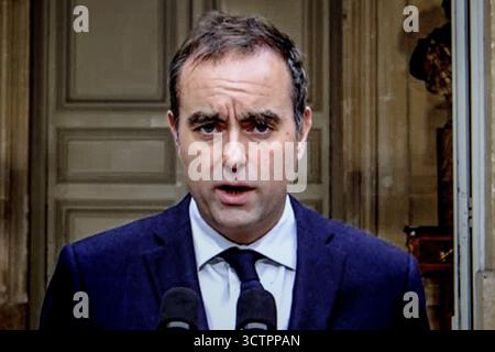 Saint Ouen, Parigi, Francia. 8 ottobre 2025. Discorso televisivo di Sébastien Lecornu, primo ministro, nel cortile del HÃ de Matignon. (Credit Image: © Sadak Souici/ZUMA Press Wire) SOLO PER USO EDITORIALE! Non per USO commerciale! Foto Stock