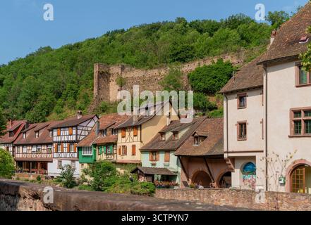 L'impressione di Kaysersberg, una città storica ed ex comune dell'Alsazia nel nord-est della Francia Foto Stock