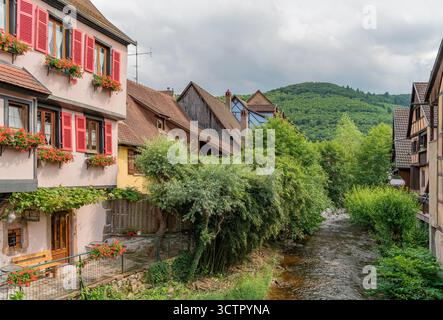 L'impressione di Kaysersberg, una città storica ed ex comune dell'Alsazia nel nord-est della Francia Foto Stock