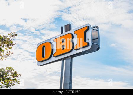 Logo OBI Store all'ingresso del mercato del fai da te. Obi è il più grande rivenditore di hardware e fai-da-te in Germania Foto Stock
