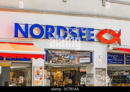 Nordsee, catena tedesca di fast food specializzata in specialità di pesce, logo sopra l'entrata Foto Stock