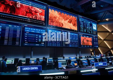 The Martian è un film di fantascienza del 2015 diretto da Ridley Scott, tratto da una sceneggiatura di Drew Goddard. Basato sull'omonimo romanzo del 2011 di Andy Weir e distribuito dalla 20th Century Fox, il film vede come protagonista Matt Damon. Jessica Chastain, Jeff Daniels e Kristen Wiig co-protagonisti, con Chiwetel Ejiofor, Sean Bean, Michael Peña, Kate Mara, Sebastian Stan e Mackenzie Davis in ruoli secondari Foto Stock