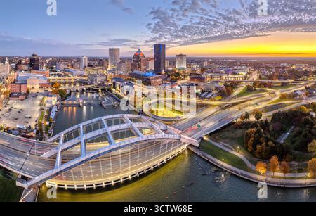 Rochester, New York, Stati Uniti, paesaggio urbano sul fiume Genesee. Foto Stock