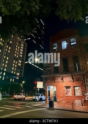 Angolo del ristorante Mother's di notte nel centro di New Orleans Foto Stock