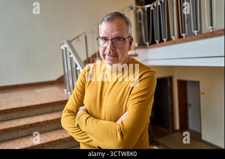 Berlino, Germania. 8 ottobre 2025. Il consulente Lutz Trabalski durante un'intervista con Deutsche Presse-Agentur. Crediti: Michael UKAS/dpa/Alamy Live News Foto Stock