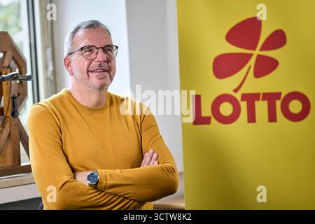 Berlino, Germania. 8 ottobre 2025. Il consulente Lutz Trabalski durante un'intervista con Deutsche Presse-Agentur. Crediti: Michael UKAS/dpa/Alamy Live News Foto Stock