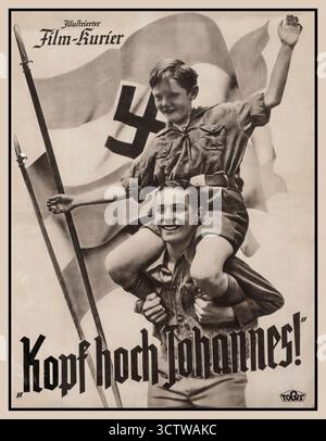 Il poster della Gioventù Hitler nazista mostra un ragazzo in uniforme della Gioventù Hitleriana che viene portato sulle spalle di un compagno più anziano, con la bandiera svastica prominente dietro - simboleggia la lealtà, la speranza e lo spirito generazionale dell'ideologia nazista. Kopf hoch, Johannes! Chin Up, Johannes!” Anno di uscita: 1941 regista: Viktor de Kowa produzione: Tobis Filmkunst, uno studio cinematografico tedesco importante durante l'era nazista. Editore di poster: Illustrierter Film-Kurier il programma ufficiale di film illustrati ampiamente distribuito nei cinema della Germania nazista. Foto Stock