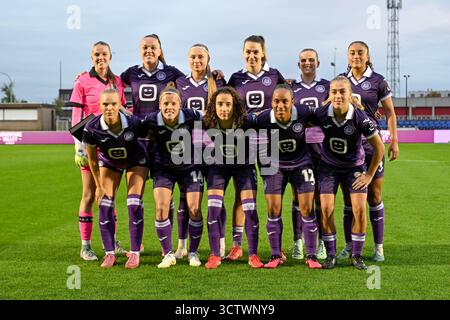 Deinze, Belgio. 8 ottobre 2025. Le giocatrici dell'Anderlecht posano per una foto di squadra durante una partita di calcio femminile tra RSC Anderlecht Women e SC Braga nel secondo turno di qualificazione della prima tappa della stagione 2025-2026 della UEFA Womens Europa Cup, mercoledì 8 ottobre 2025 a Deinze, Belgio. Crediti: Sportpix/Alamy Live News Foto Stock