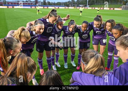 Deinze, Belgio. 8 ottobre 2025. Giocatori dell'Anderlecht nella foto durante una partita di calcio femminile tra RSC Anderlecht Women e SC Braga nel secondo turno di qualificazione prima tappa della stagione 2025-2026 della UEFA Womens Europa Cup, mercoledì 8 ottobre 2025 a Deinze, Belgio. Crediti: Sportpix/Alamy Live News Foto Stock