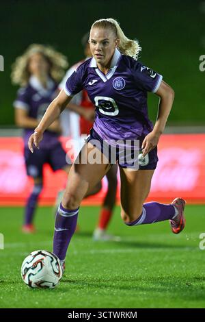 Deinze, Belgio. 8 ottobre 2025. Vigdis Kristjansdottir (9) di Anderlecht nella foto durante una partita di calcio femminile tra RSC Anderlecht Women e SC Braga nel secondo turno di qualificazione della prima tappa della stagione 2025-2026 della UEFA Womens Europa Cup, mercoledì 8 ottobre 2025 a Deinze, Belgio. Crediti: Sportpix/Alamy Live News Foto Stock