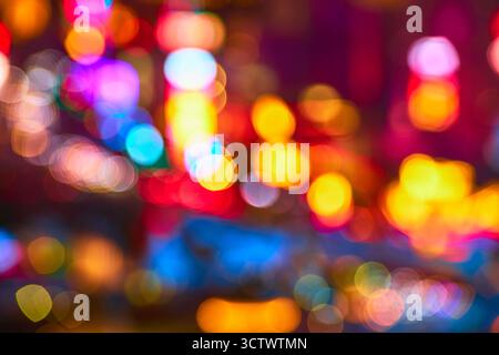 Blurred Neon bokeh Lights texture vibrante vita notturna astratta Las Vegas Strip Foto Stock
