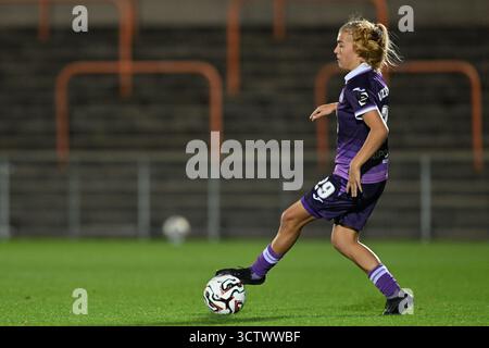 Deinze, Belgio. 8 ottobre 2025. Nikki Ijzerman (29) di Anderlecht nella foto durante una partita di calcio femminile tra RSC Anderlecht Women e SC Braga nel secondo turno di qualificazione prima tappa della stagione 2025-2026 della UEFA Womens Europa Cup, mercoledì 8 ottobre 2025 a Deinze, Belgio . Crediti: Sportpix/Alamy Live News Foto Stock