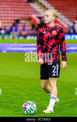 Manchester, Regno Unito, 8 ottobre 2025: Anna Sandberg prima del Manchester United contro il Valerenga FC nella UEFA Womens Champions League al Leigh Sports Village Arena crediti: Adam Edwards/Alamy Live News Foto Stock