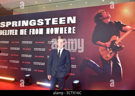 Deutschland Premiere von SPRINGSTEEN Darsteller Jeremy Allen White Spielt Bruce Springsteen Ankunft zur Deutschland Premiere von SPRINGSTEEN - DELIVERMI DA NOWHEWRE a Berlino AM 08.10.2025 *** prima tedesca di SPRINGSTEEN l'attore Jeremy Allen White interpreta Bruce SPRINGSTEEN arrivo alla prima tedesca di SPRINGSTEEN DELIVER ME DA NOWHEWRE a Berlino l'08 10 2025 Photopress Mueller Foto Stock