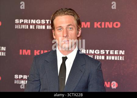 FIRST STEPS Awards 2025 Darsteller Jeremy Allen White Spielt Bruce Springsteen Ankunft zur Deutschland Premiere von SPRINGSTEEN - DELIVERMI DA NOWHEWRE a Berlino AM 08.10.2025 *** FIRST STEPS Awards 2025 l'artista Jeremy Allen White interpreta Bruce SPRINGSTEEN arrivo alla prima tedesca di SPRINGSTEEN DELIVER ME DA NOWHEWRE a Berlino l'08 10 2025 Photopress Mueller Foto Stock