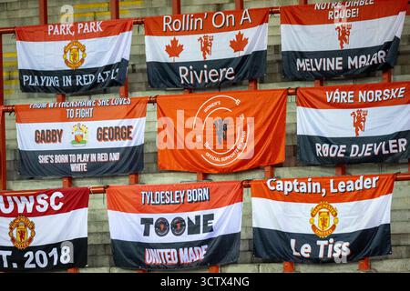 Leigh Sports Village, Manchester, Regno Unito. 8 ottobre 2025. Women's Champions League Football, Manchester United contro Valerenga; i tifosi battono in tribuna credito: Action Plus Sports/Alamy Live News Foto Stock