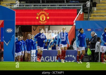 Leigh Sports Village, Manchester, Regno Unito. 8 ottobre 2025. Women's Champions League Football, Manchester United contro Valerenga; i giocatori del Valerenga seguono l'oit per il Warm Up Credit: Action Plus Sports/Alamy Live News Foto Stock