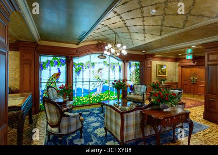 Un'incantevole vista diurna dello storico Prince of Wales Hotel situato nel cuore di Niagara-on-the-Lake, Ontario, Canada. Costruito nel 1864, questo vincitore Foto Stock